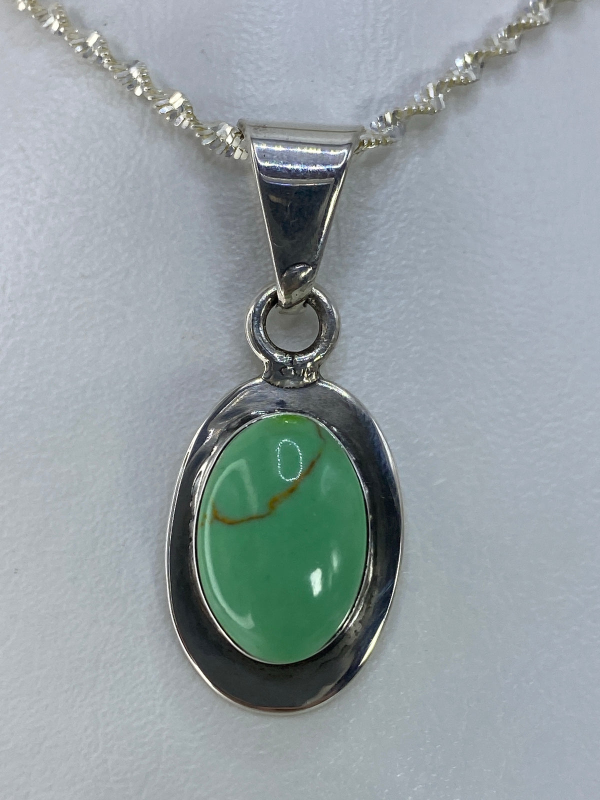 Dije de plata 925 con piedra natural engastada, 3.6 cm, sobre cadena plateada