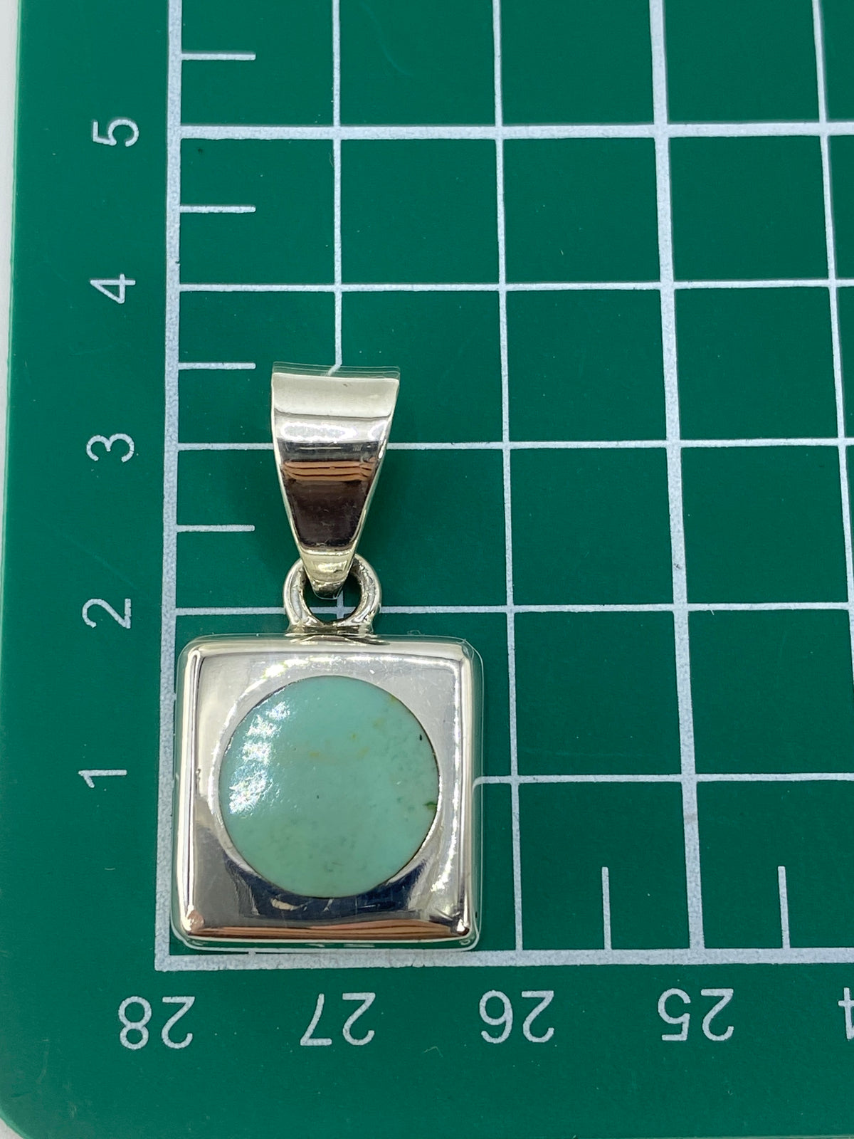 Reverso del dije mostrando el Quinto 925 grabado