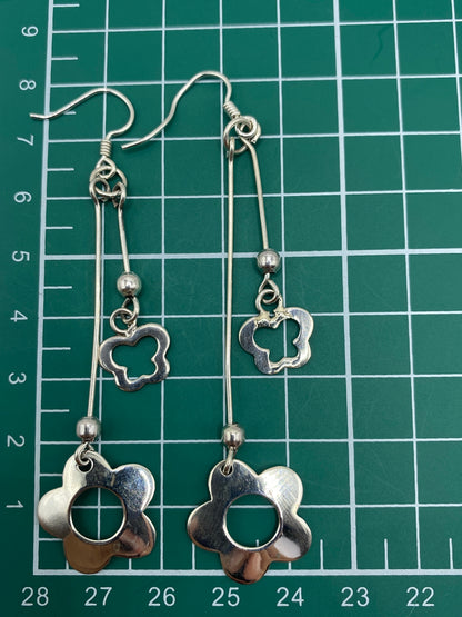 Certificado de autenticidad 925 de los aretes de plata calada floral