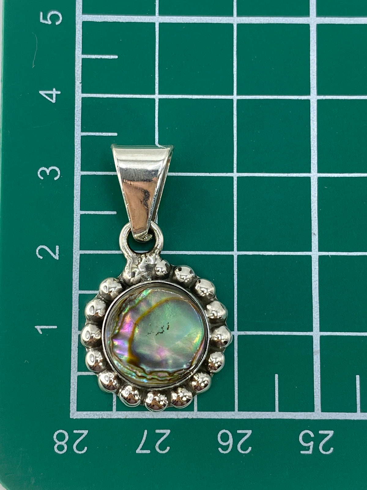 Reverso del dije con Quinto 925 grabado, pulido espejo