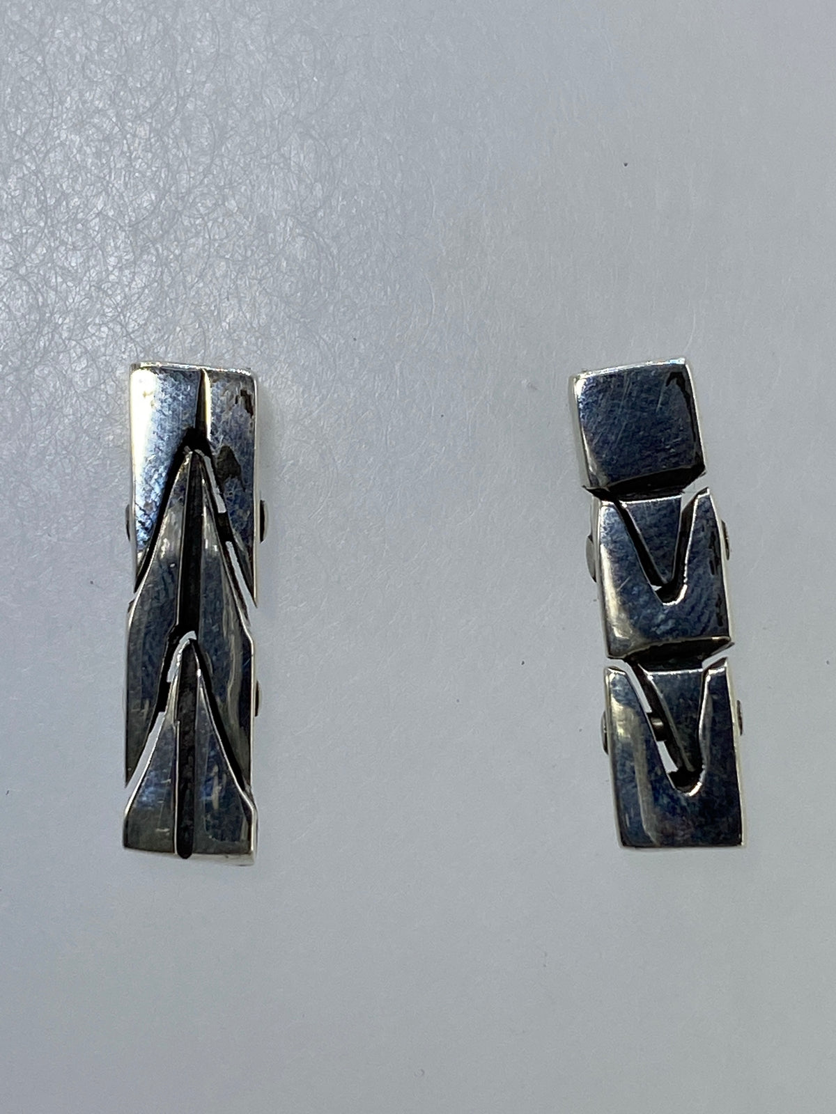 Par de aretes de plata 925 cartoneado geométrico, vista frontal