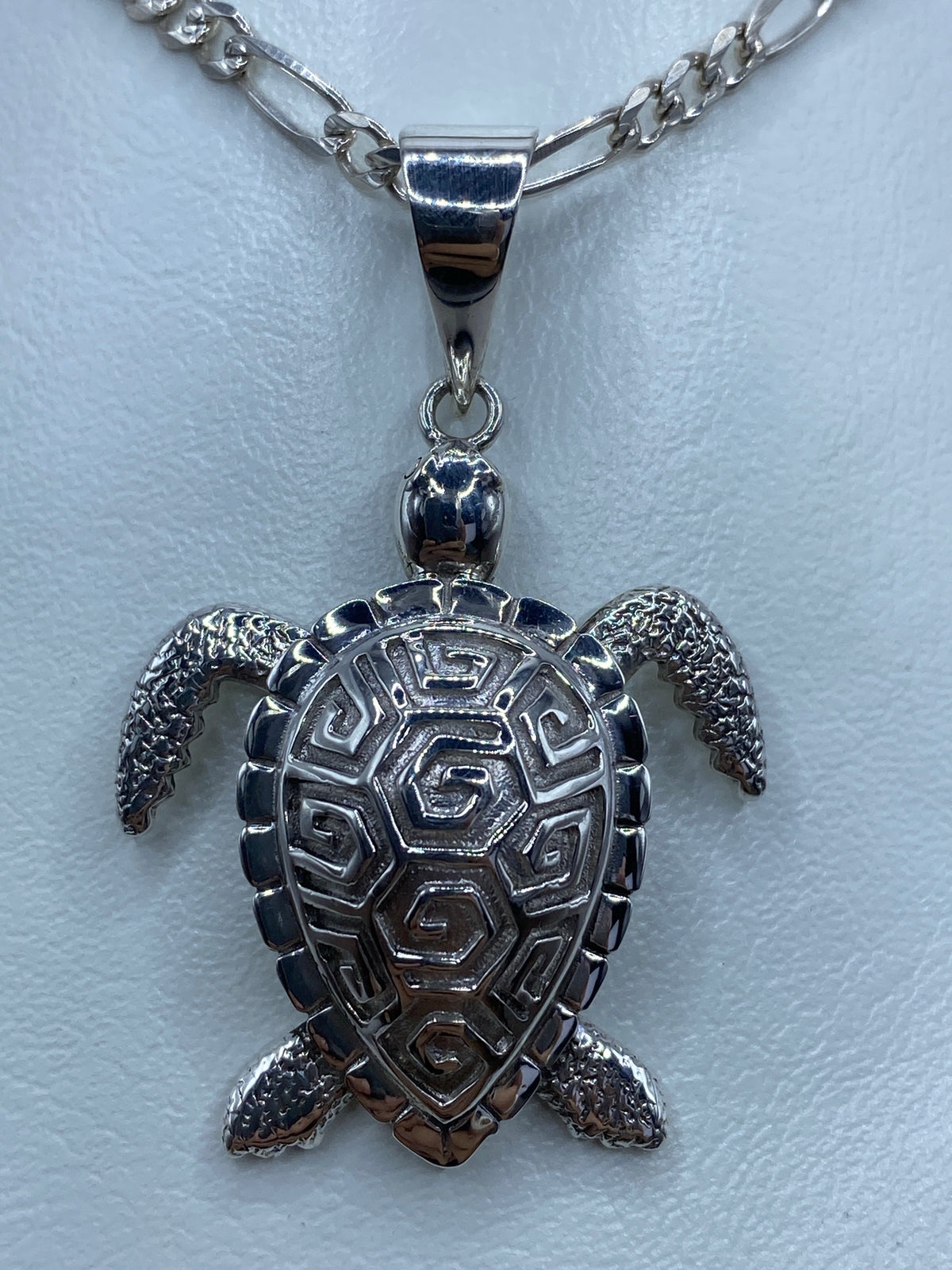 Dije tortuga marina de plata 925 con cadena eslabonada, vista frontal completa