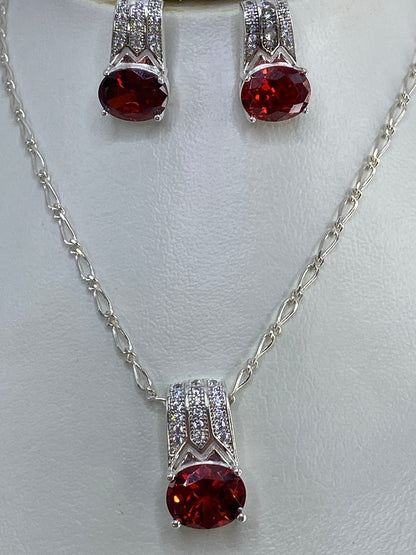 Par de aretes de plata 925 con circonia roja y micro-circonia cristalina en diseño art-déco