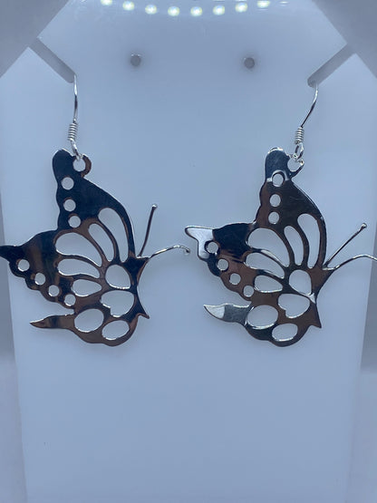 Par de aretes de plata 925 en calado con motivo mariposa, colgantes delicados de 5.5 cm de largo