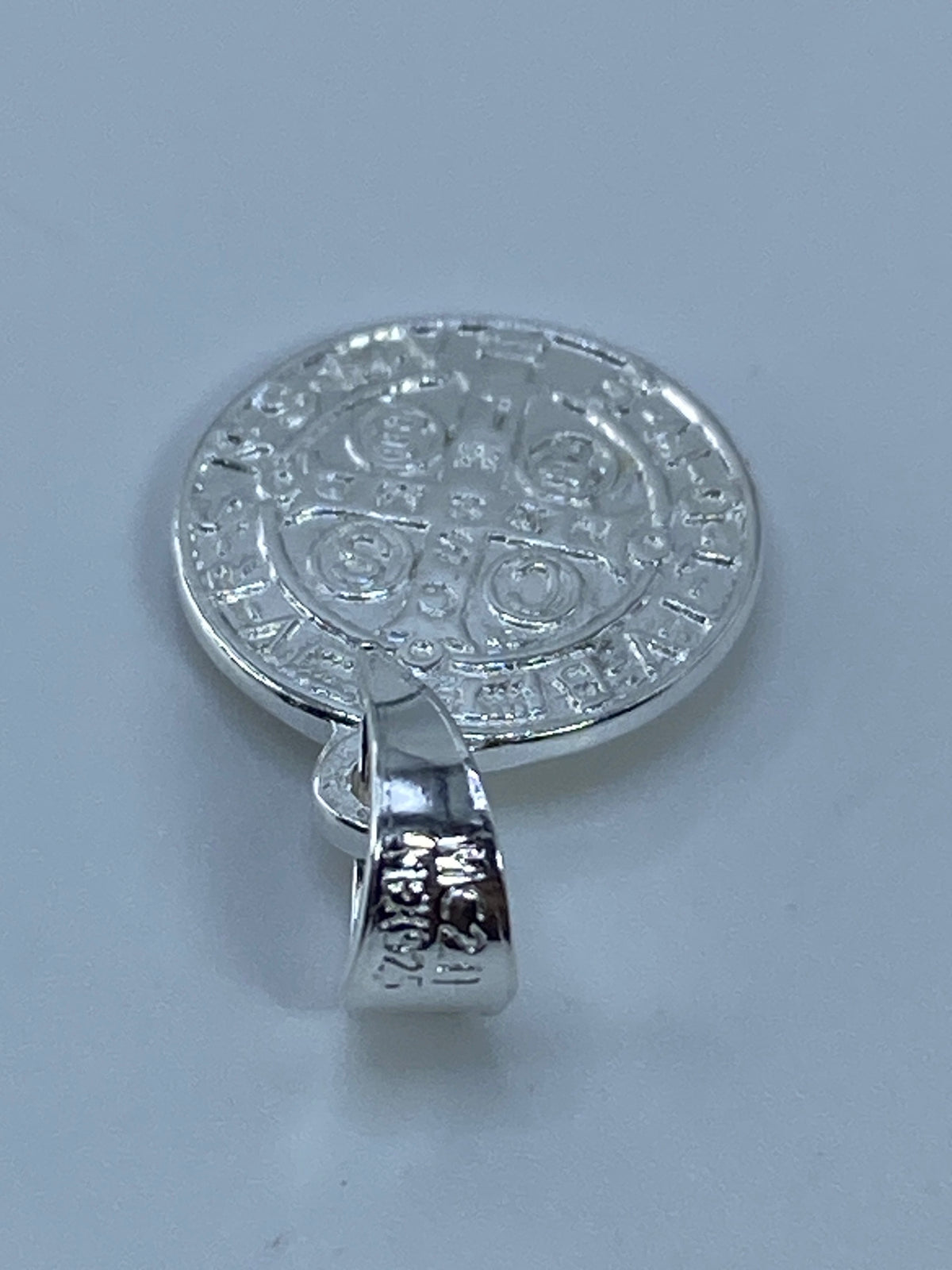 Dije Medalla de San Benito Plata 925 — Repujado Taxco — foto 5