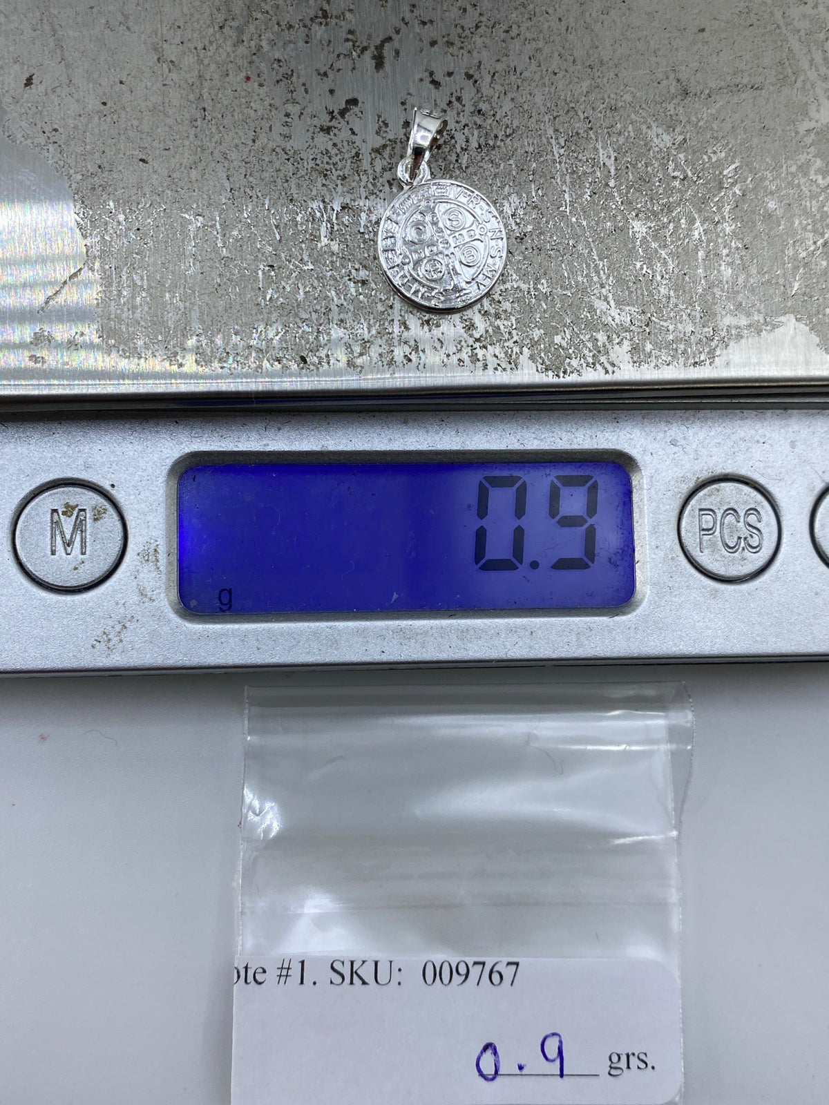 Dije Medalla de San Benito Plata 925 — Repujado Taxco — foto 6