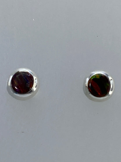 Par de aretes de plata 925 con ópalo de fuego multicolor en tonos ámbar y verde