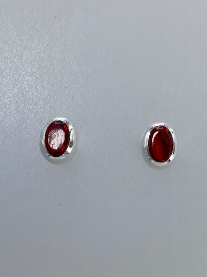 Aretes engastados a mano en plata 925 con ópalo de fuego brillo