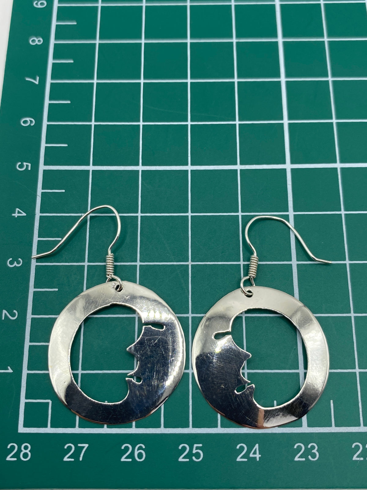 Aretes en paño de medida, largo 3.7 cm por arete