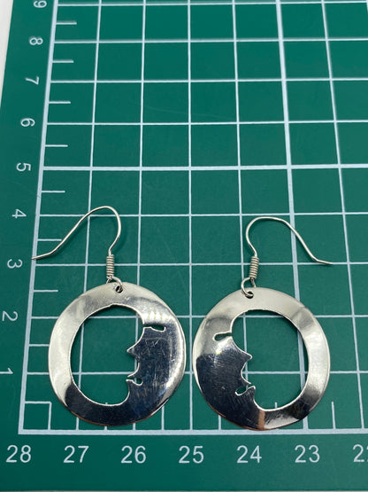 Aretes en paño de medida, largo 3.7 cm por arete