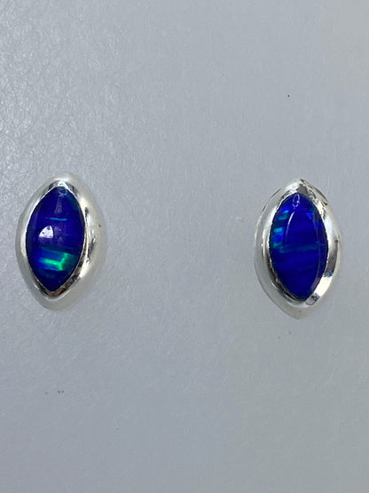 Aretes de plata con ópalo de fuego multicolor ovalado, par completo