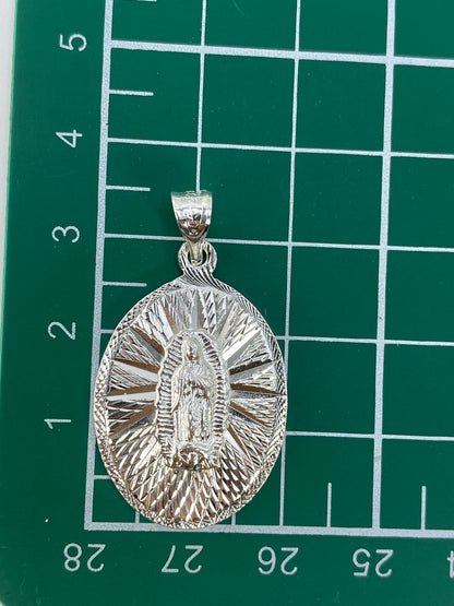 Reverso del dije mostrando el Quinto 925 de autenticidad