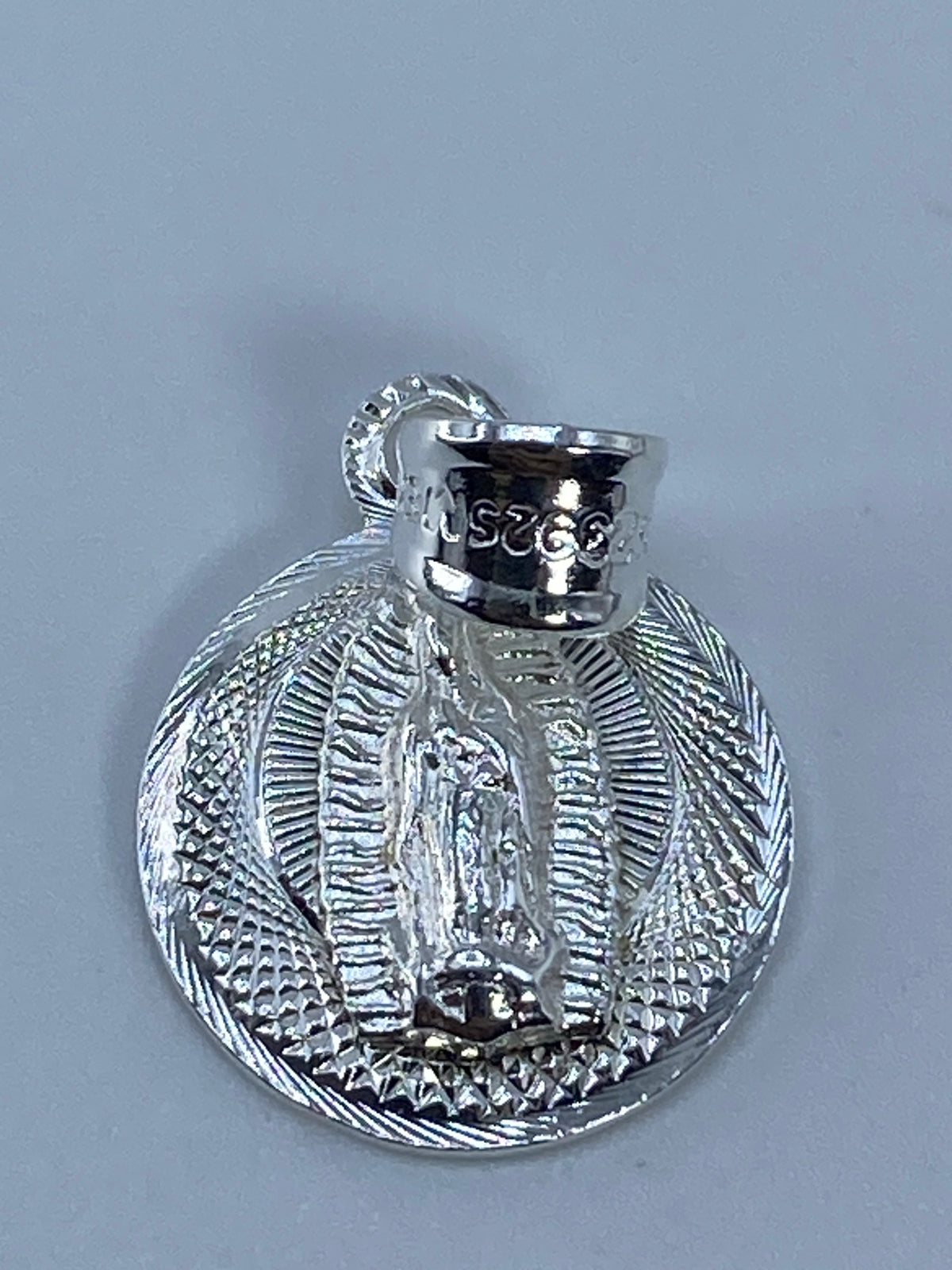 Dije Virgen de Guadalupe Repujado en Plata 925 — Taxco — foto 5