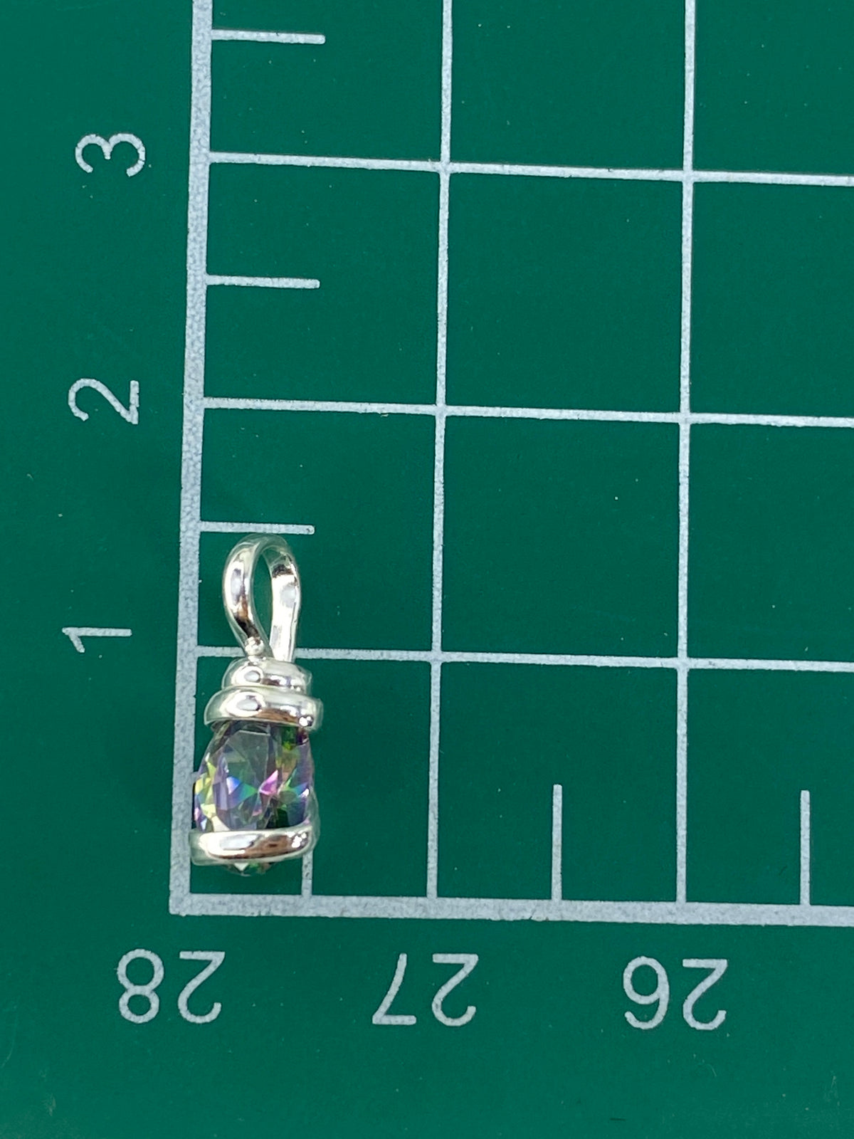 Engaste delicado en plata 925 alrededor de la circonia multicolor
