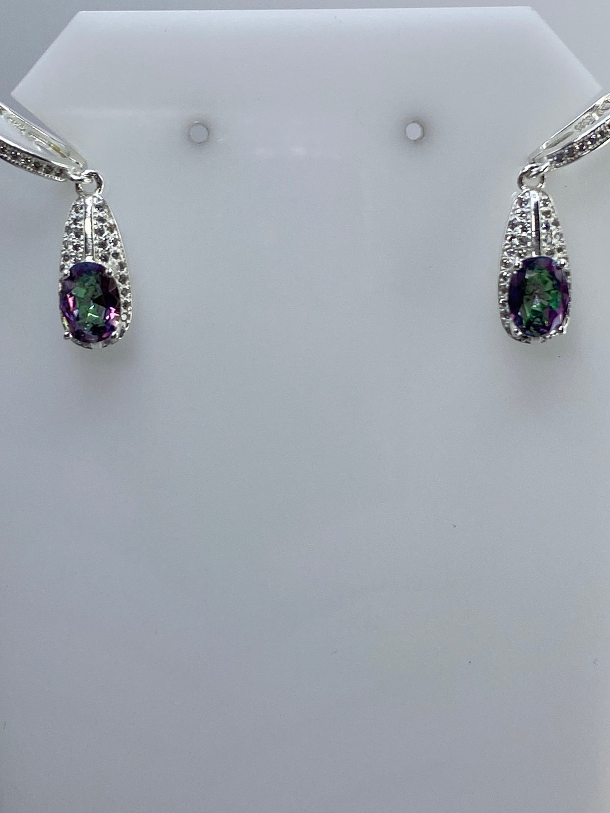 Par de aretes de plata 925 con circonia multicolor y micro-pavé cristalino, diseño tipo gota