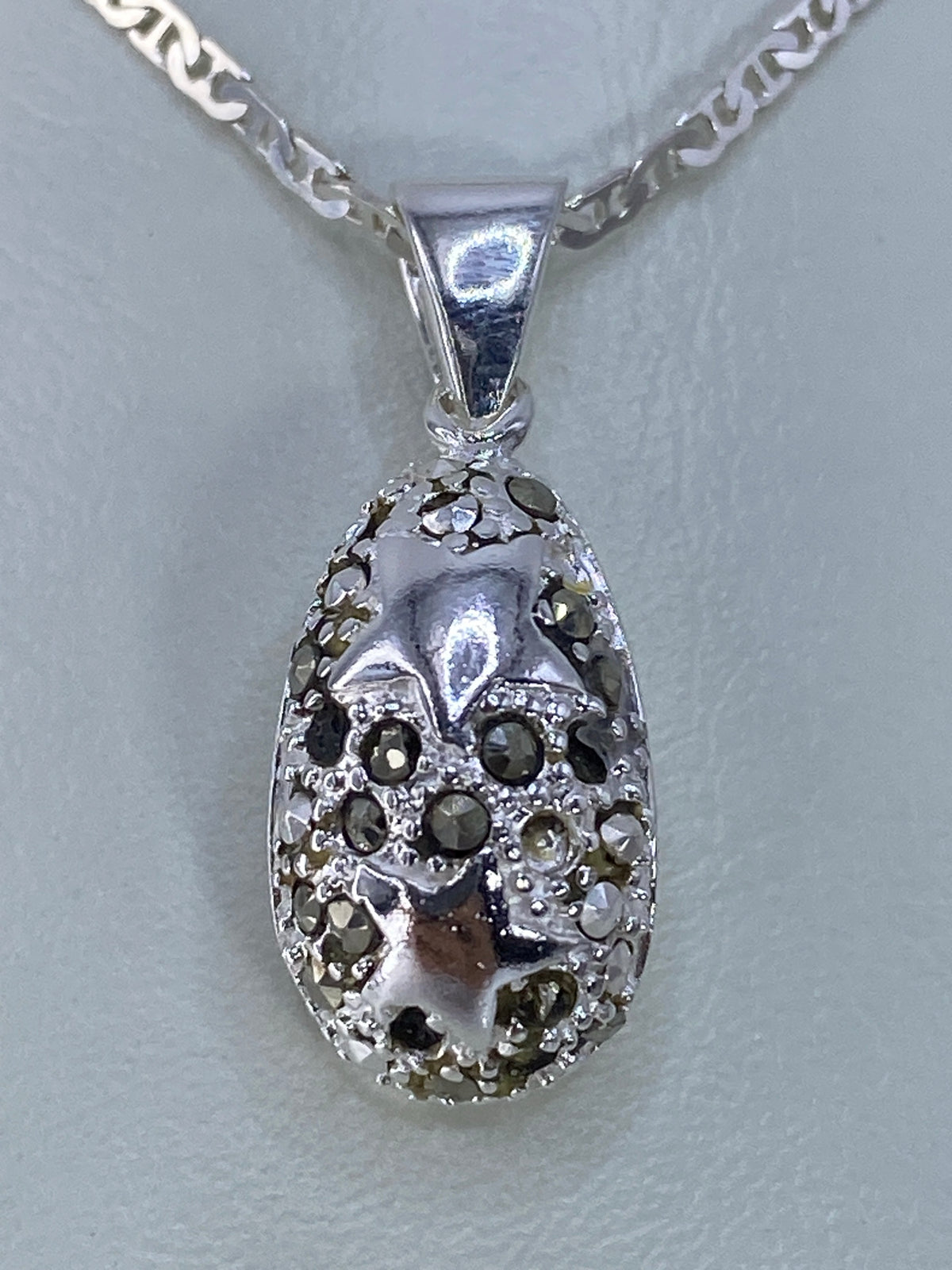 Dije de plata 925 con marcasita engastada, estilo art-déco, de 2.1 cm