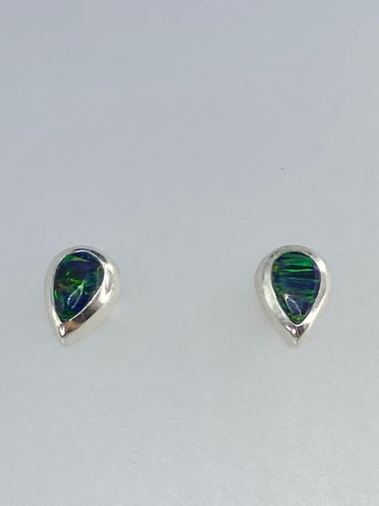 Par de aretes de plata 925 con ópalo de fuego multicolor, gota engastada a mano