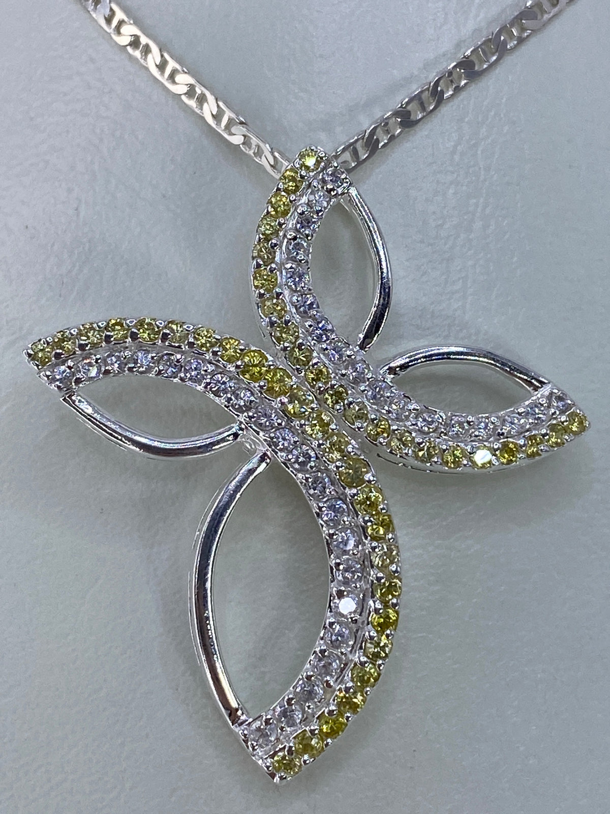 Cruz de plata 925 con micro-circonia cristalina y amarillo, dije de 3.9 cm para collar