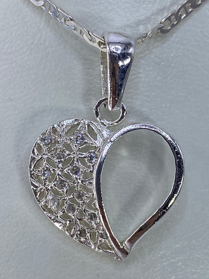 Dije corazón de plata 925 con micro-circonia cristalina en patrón pavé, 2.8 cm