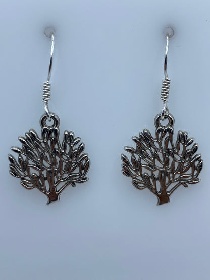 Aretes del Árbol de la Vida en plata 925, vista frontal del relieve