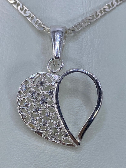 Dije de plata 925 en forma de corazón calado con micro-Circonia cristalina engastada