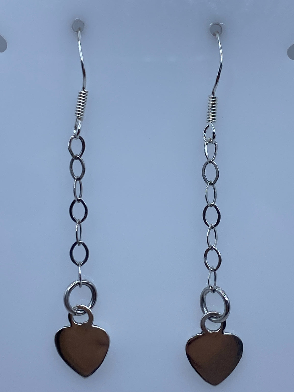 Aretes largos de corazón medidos en regla, 6.5 cm