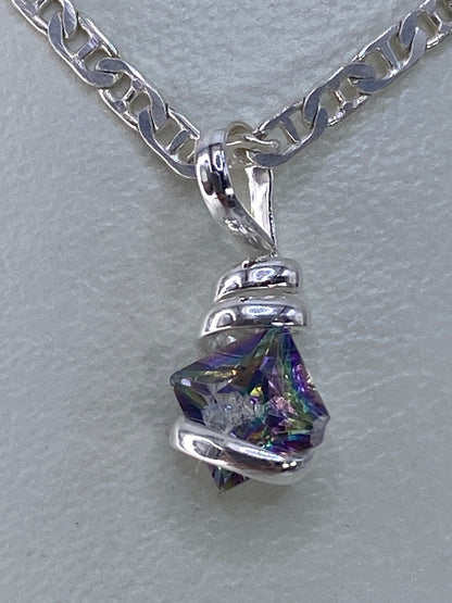 Dije de plata 925 con circonia multicolor de 1.5 cm en cadena de eslabones pulidos