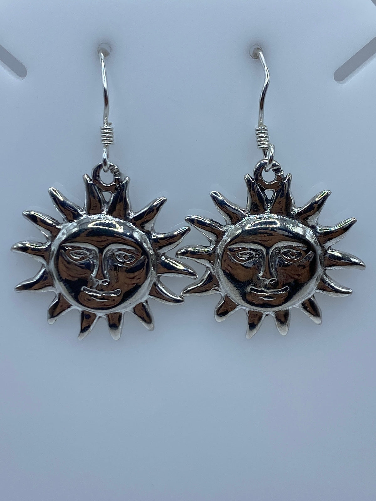 Par de aretes de plata 925 con diseño de sol artesanal de Taxco con rostro sonriente y rayos