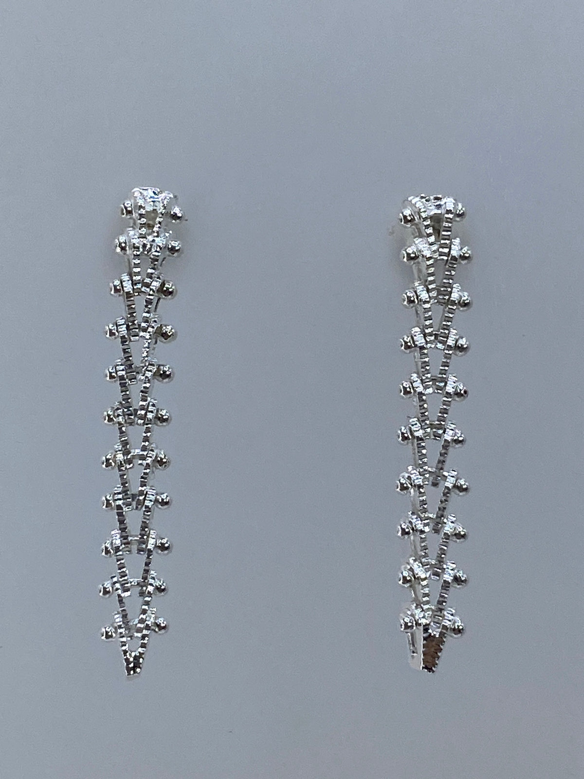Par de aretes de plata minimalistas alargados de 3 cm de largo, diseño geométrico