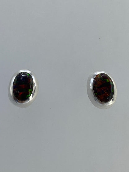 Par de aretes de plata 925 con opalo de fuego multicolor en tonos rojo, naranja y verde