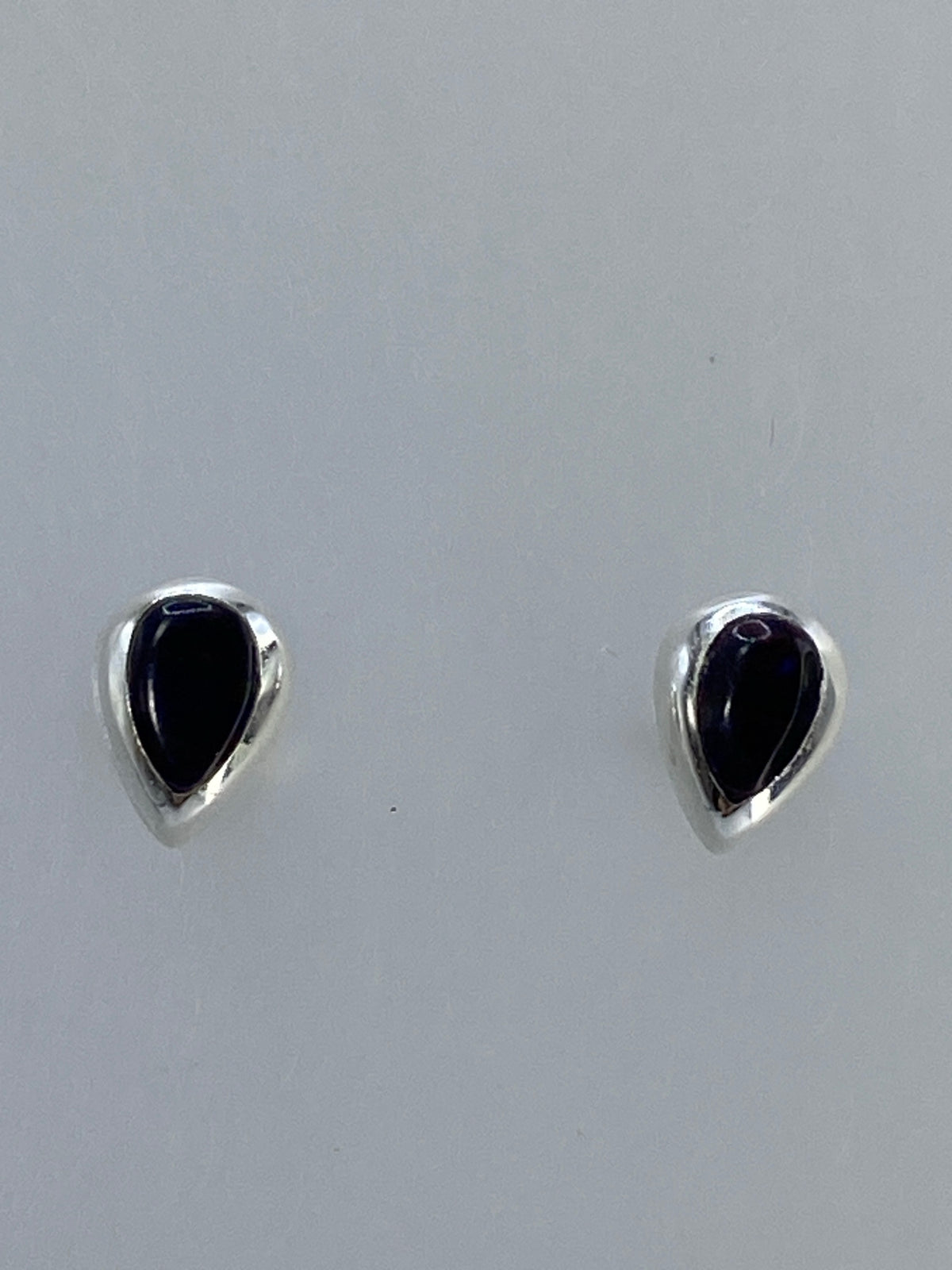 Par de aretes de plata 925 con ópalo de fuego multicolor, engastados a mano