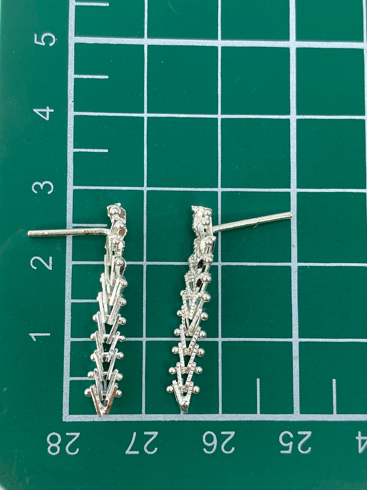 Aretes minimalistas de plata 925 junto con el certificado de autenticidad
