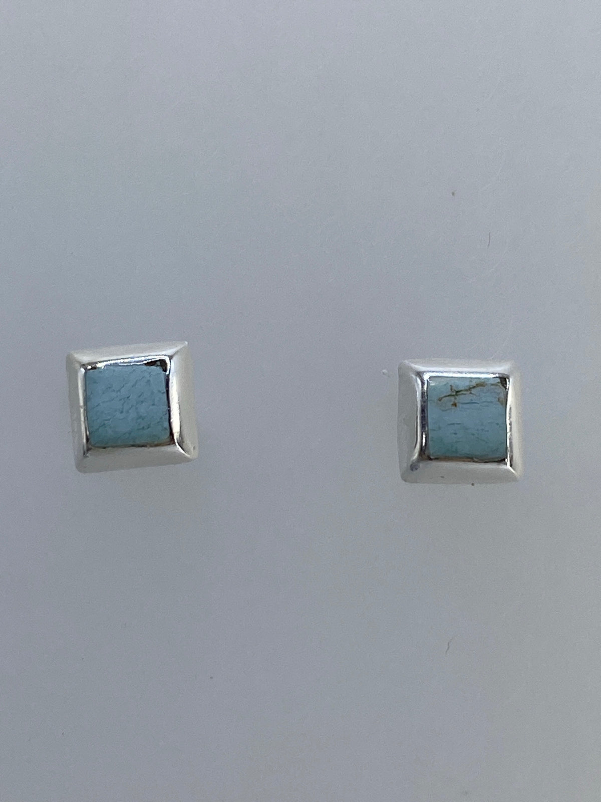 Detalle del engaste a mano de la piedra en plata de Taxco