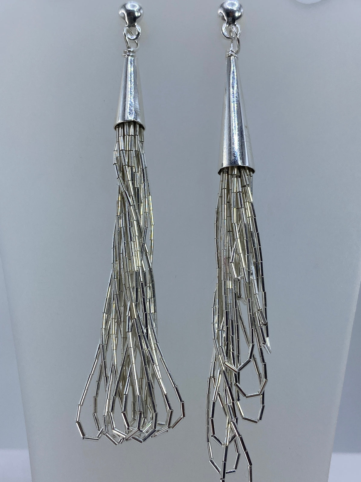 Aretes cónicos de plata pura con postes, largo de 7.9 cm