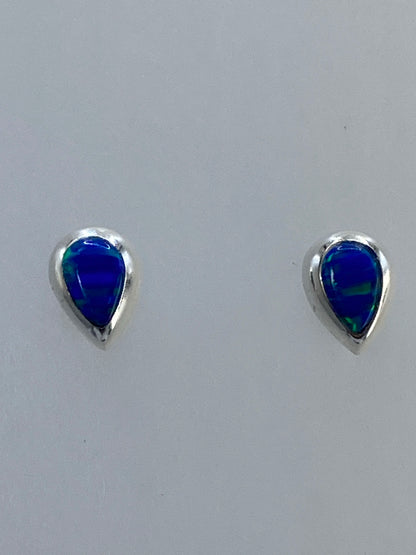 Aretes sobre fondo blanco con marca del Quinto 925 visible