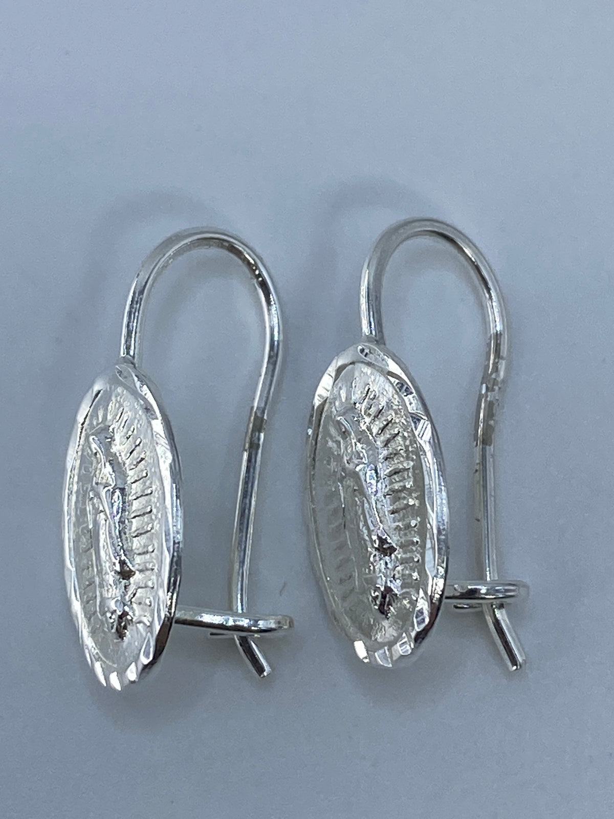 Aretes Virgen de Guadalupe Repujados Plata 925 — Taxco — foto 5
