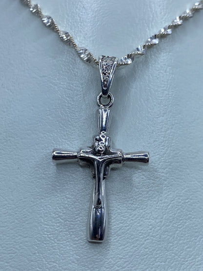 Dije cruz de plata 925 con cadena brillante, diseño clásico de Taxco