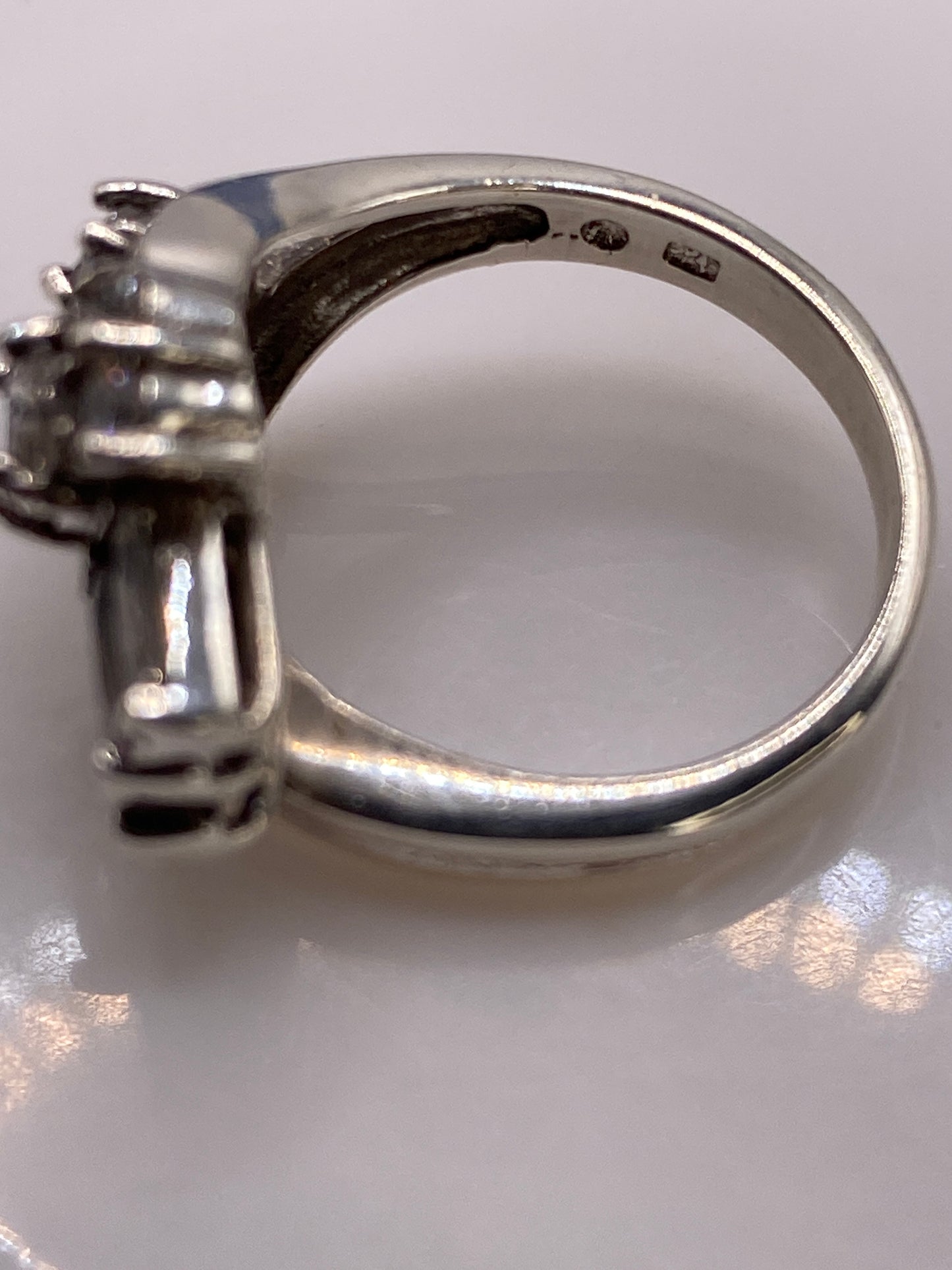 Anillo de Plata Asimétrico con Circonias Gris y Blanco — Vintage Cocktail — foto 5
