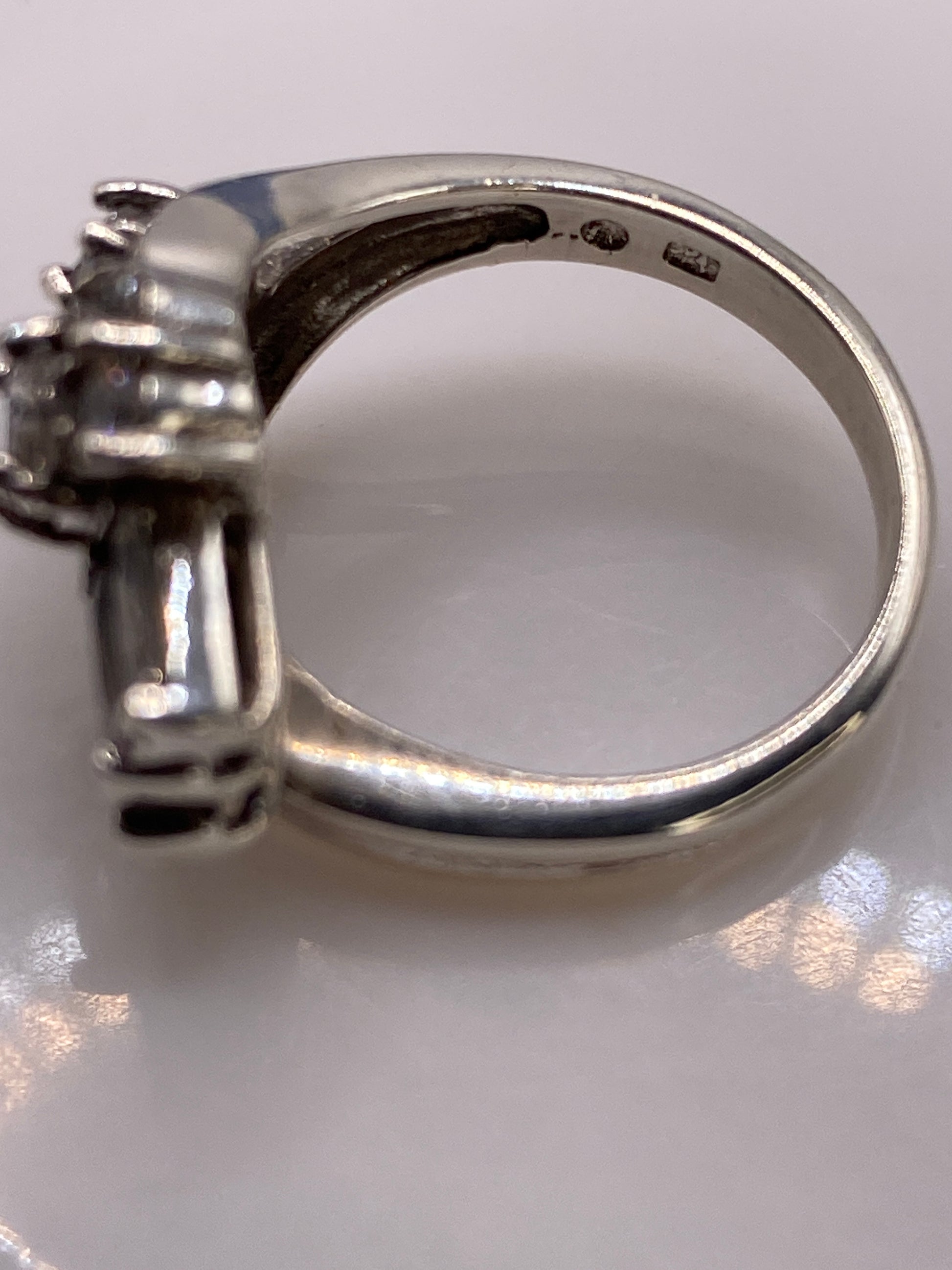 Anillo de Plata Asimétrico con Circonias Gris y Blanco — Vintage Cocktail — foto 5