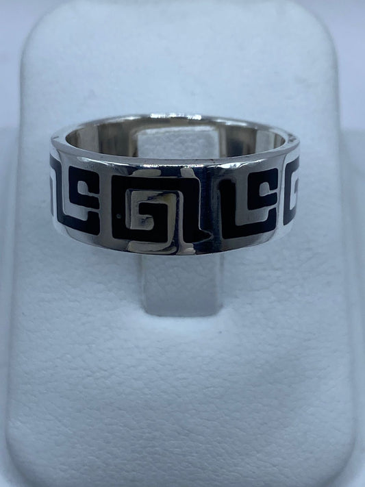Anillo de Plata .925 con Ónix y Greca Ancestral — vista lateral