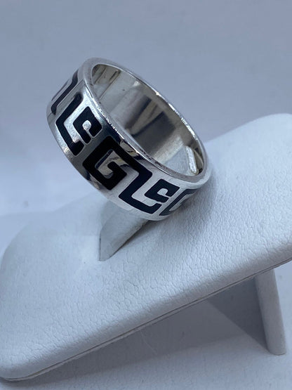Anillo de Plata .925 con Ónix y Greca Ancestral, vista frontal