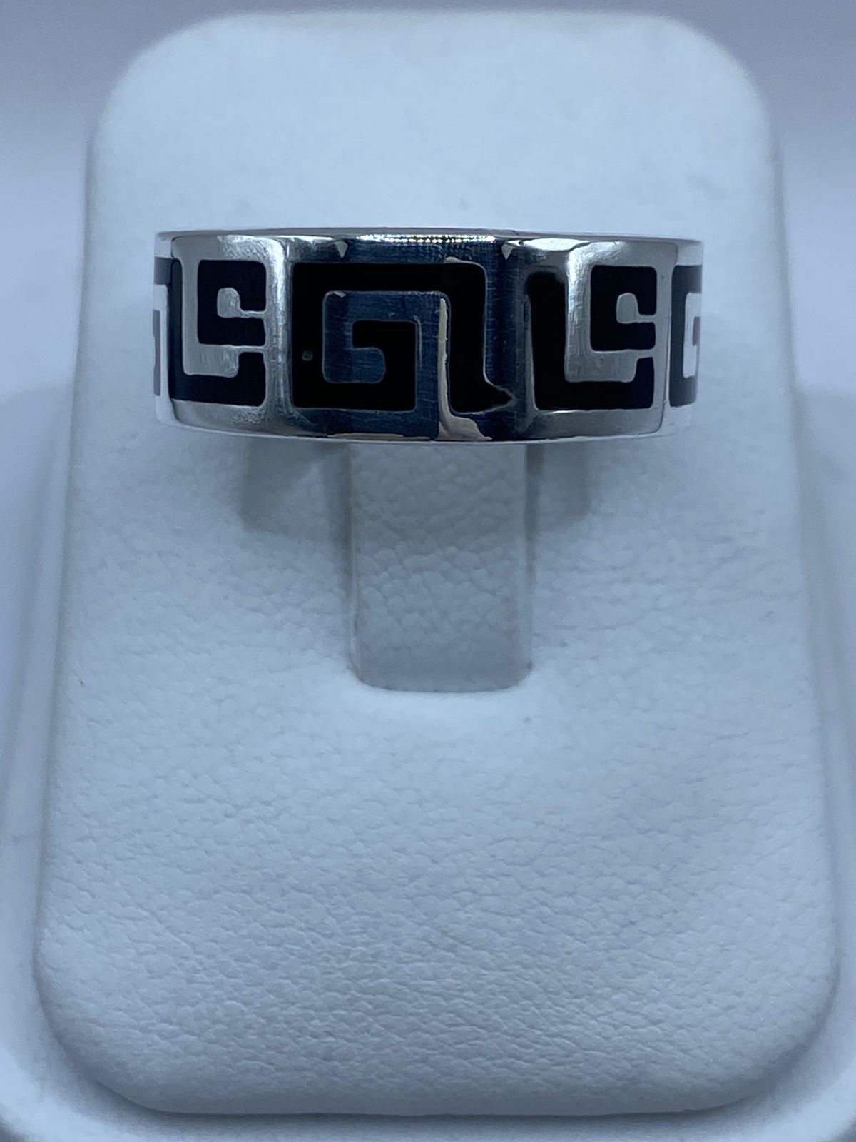 Anillo de Plata .925 con Ónix y Greca Ancestral, vista lateral