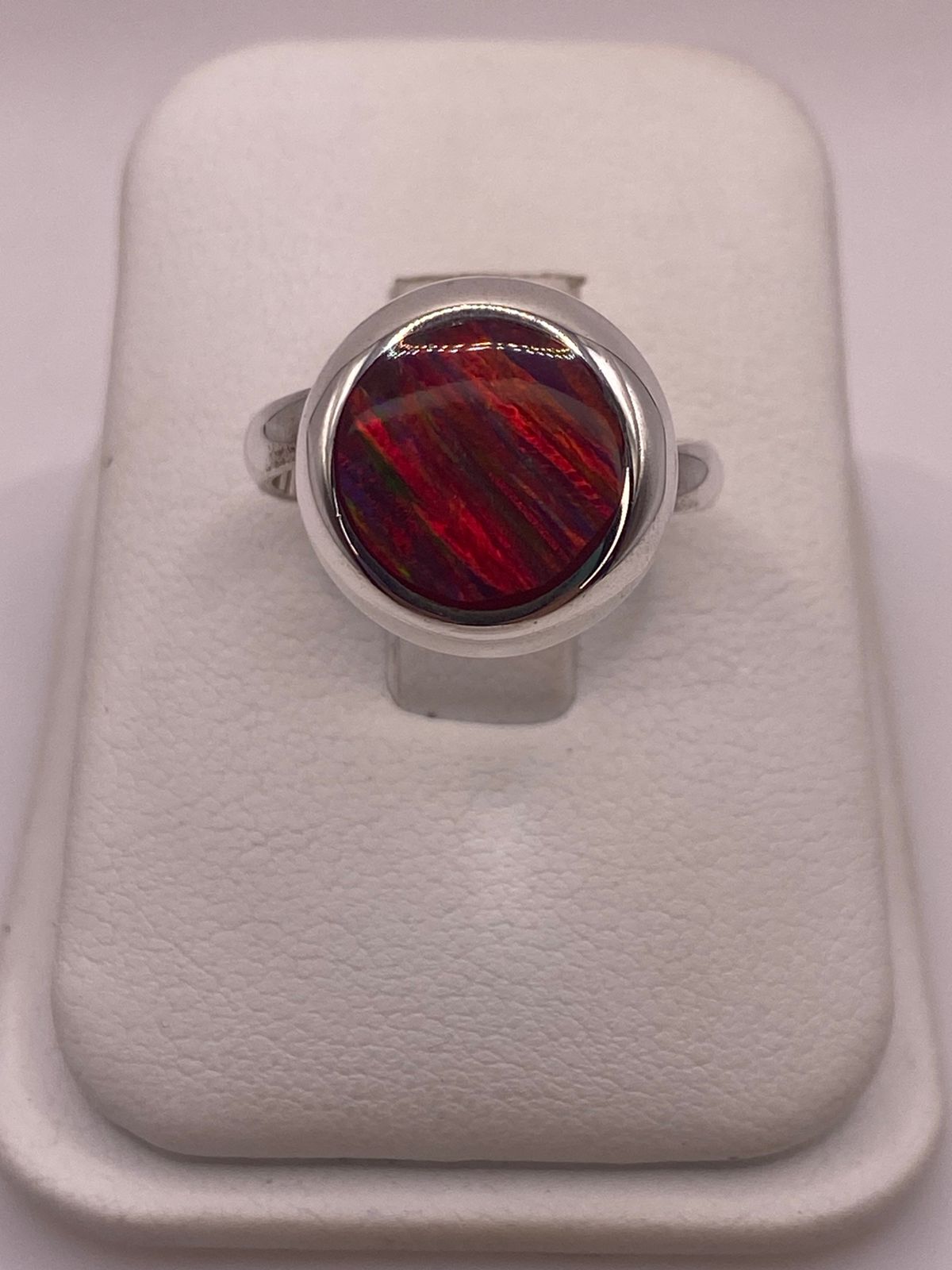 Anillo Ajustable Clásico de Plata 925 con Ópalo de Fuego, vista lateral
