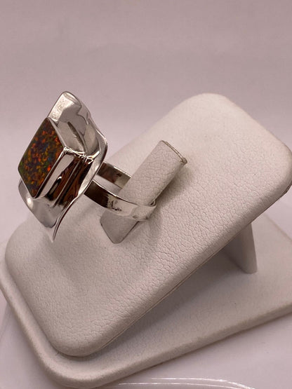 Anillo Ajustable Cuadrado con Ópalo de Fuego en Plata .925, vista lateral
