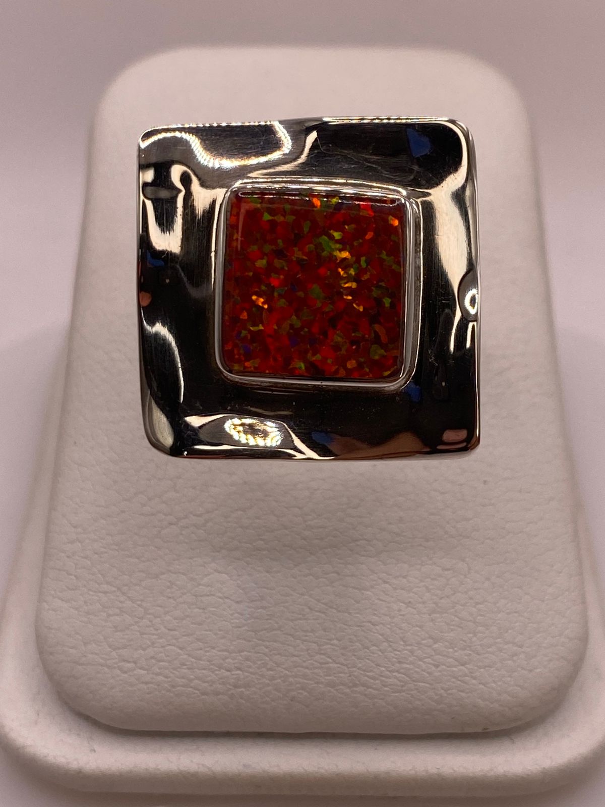 Anillo Ajustable Cuadrado con Ópalo de Fuego en Plata .925, vista frontal