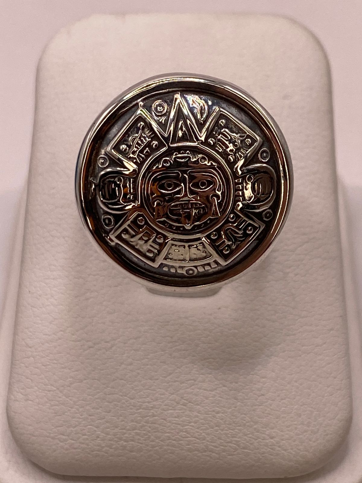 Anillo Ajustable de Plata .925 Calendario Azteca, vista de detalle