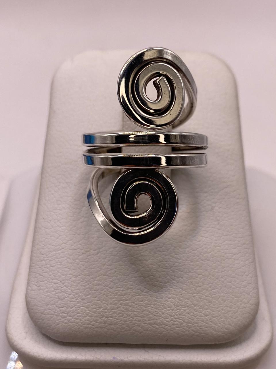 Anillo Ajustable de Plata .925 con Diseño Espiral Doble, vista frontal