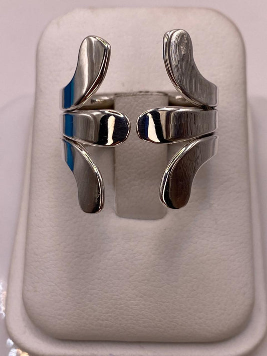 Anillo Ajustable de Plata .925 con Diseño Moderno de Puntas Curvas — vista lateral