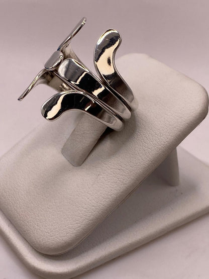Anillo Ajustable de Plata .925 con Diseño Moderno de Puntas Curvas, vista lateral