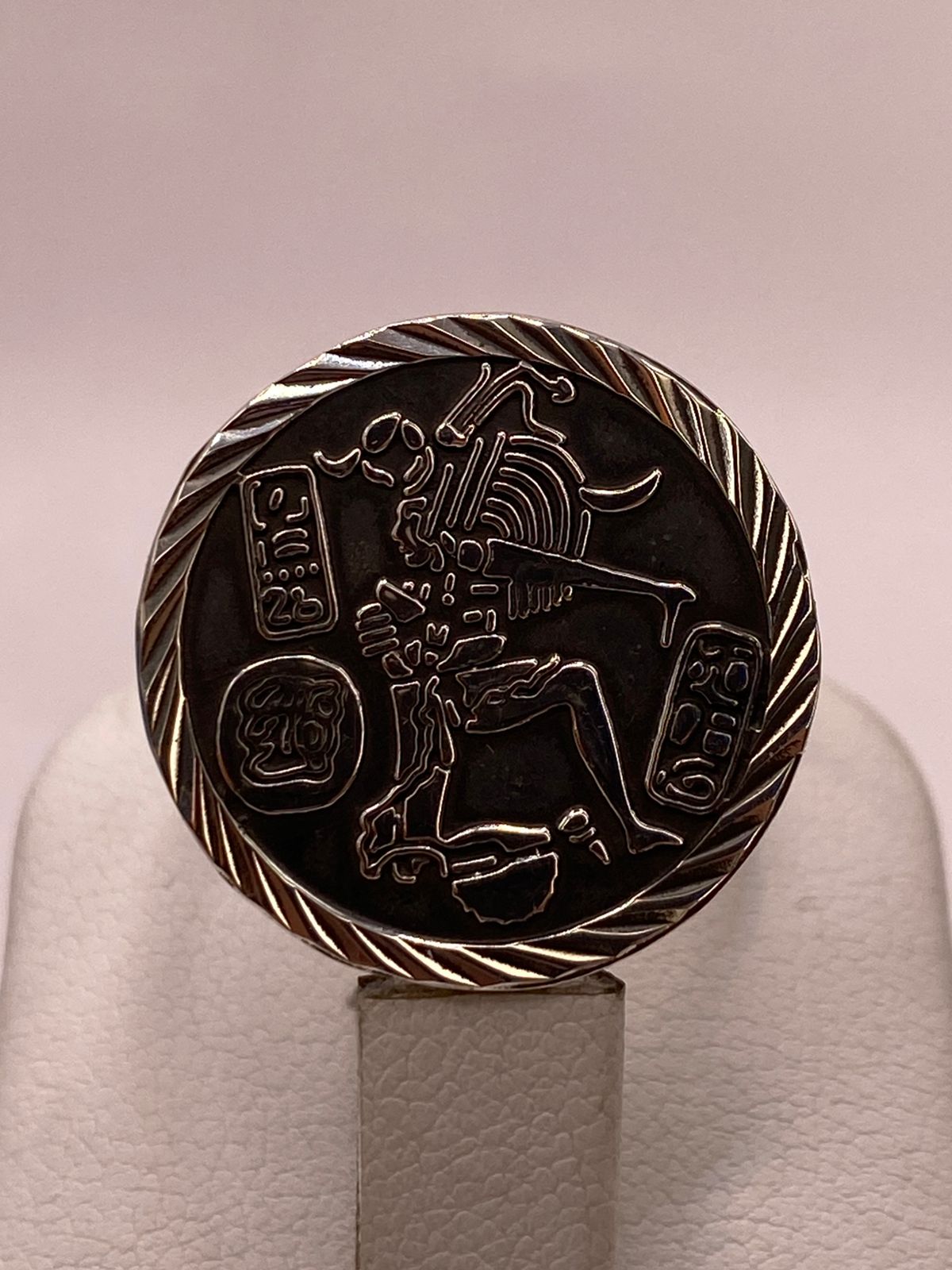 Anillo Ajustable de Plata .925 con Grabado Maya Ancestral, vista superior